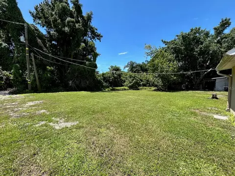 Exterior - 1031 30th Ave E, Bradenton, FL 34208 photo 2 of 6