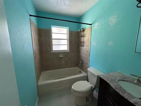 Bath - 1031 30th Ave E, Bradenton, FL 34208 photo 6 of 6