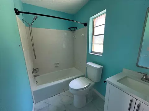 Bath - 1031 30th Ave E, Bradenton, FL 34208 photo 4 of 6