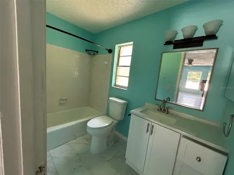 Bath - 1031 30th Ave E, Bradenton, FL 34208 photo 5 of 6