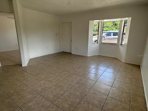 Living - 1031 30th Ave E, Bradenton, FL 34208 photo 2 of 7
