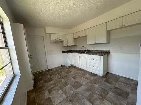 Kitchen - 1031 30th Ave E, Bradenton, FL 34208 photo 1 of 4