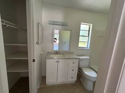 Bath - 1031 30th Ave E, Bradenton, FL 34208 photo 2 of 6