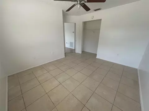 Bedroom - 1031 30th Ave E, Bradenton, FL 34208 photo 1 of 6