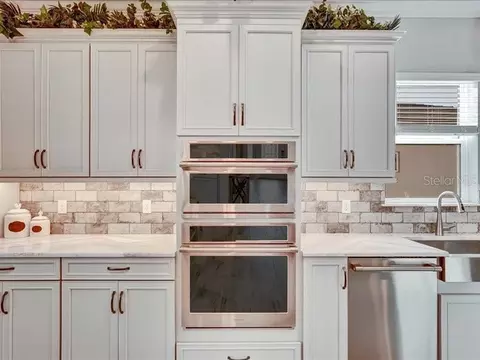 Kitchen - 14958 Contenta Loop, Bradenton, FL 34211 photo 4 of 5