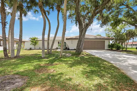 2273 Lakewood Dr, Nokomis, FL 34275