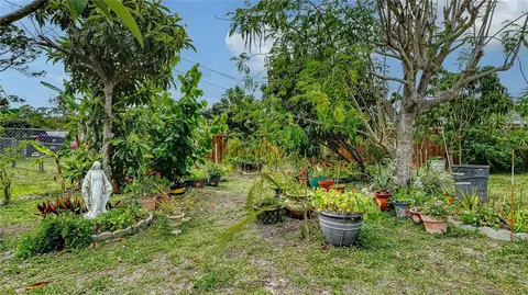 Exterior - 256 Eider Rd, Venice, FL 34293 photo 14 of 21