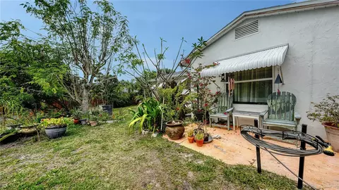 Exterior - 256 Eider Rd, Venice, FL 34293 photo 9 of 21