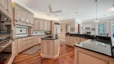 Kitchen - 449 Webbs Cv, Osprey, FL 34229 photo 7 of 9