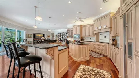 Kitchen - 449 Webbs Cv, Osprey, FL 34229 photo 5 of 9