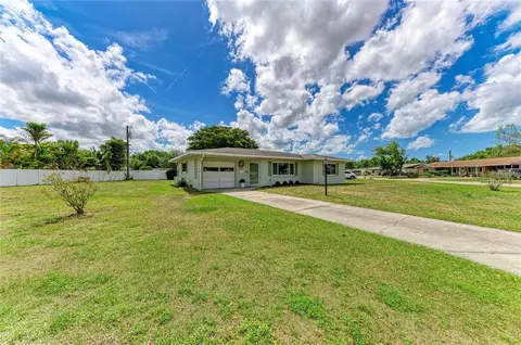 Exterior - 2811 33rd Ave W, Bradenton, FL 34205 photo 9 of 10