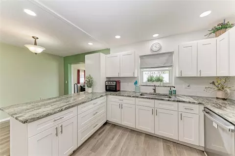Kitchen - 2811 33rd Ave W, Bradenton, FL 34205 photo 3 of 6