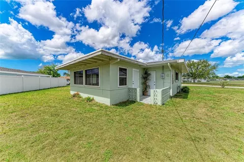 Exterior - 2811 33rd Ave W, Bradenton, FL 34205 photo 7 of 10