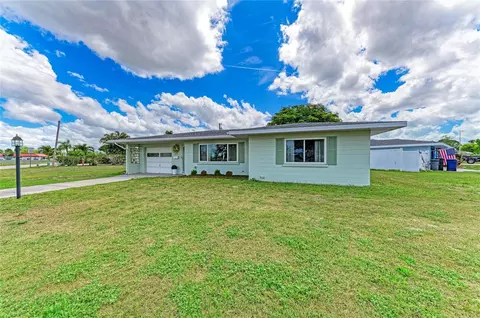 Exterior - 2811 33rd Ave W, Bradenton, FL 34205 photo 3 of 10