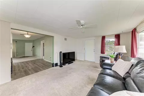 Living - 2811 33rd Ave W, Bradenton, FL 34205 photo 7 of 8