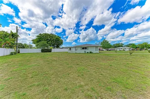 Exterior - 2811 33rd Ave W, Bradenton, FL 34205 photo 8 of 10