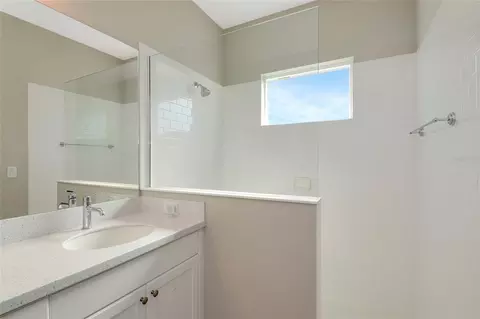 Bath - 4815 Deep Creek Ter, Parrish, FL 34219 photo 2 of 3