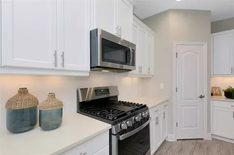 Kitchen - 4815 Deep Creek Ter, Parrish, FL 34219 photo 3 of 6