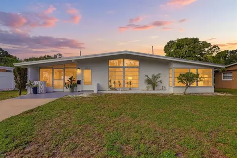 3876 Prudence Dr, Sarasota, FL 34235