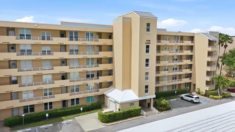 3730 Pinebrook Cir #604, Bradenton, FL 34209