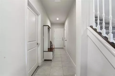 Entry Way - 11016 Daybreak Gln, Parrish, FL 34219 photo 2 of 6