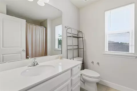 Bath - 11016 Daybreak Gln, Parrish, FL 34219 photo 1 of 1