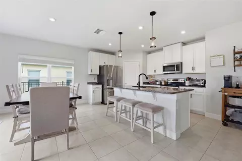 Kitchen - 11016 Daybreak Gln, Parrish, FL 34219 photo 2 of 5