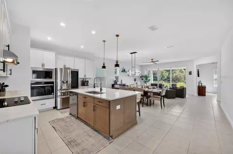 Kitchen - 11912 Richmond Trl, Parrish, FL 34219 photo 4 of 4