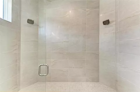 Bath - 6028 Cat Claw Ln, Bradenton, FL 34210 photo 2 of 3