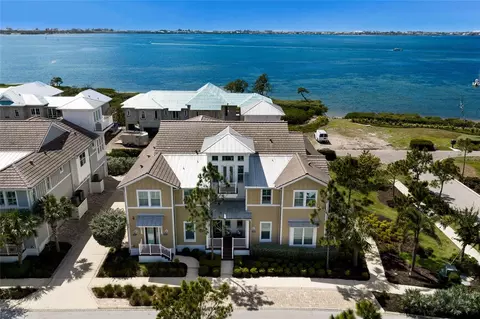 318 Compass Point Dr #202, Bradenton, FL 34209