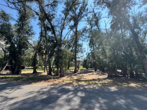 7107 Oakwood Dr, New Port Richey, FL 34652