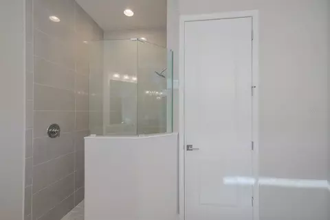 Bath - 12390 Cedar Pass Trl, Parrish, FL 34219 photo 3 of 3