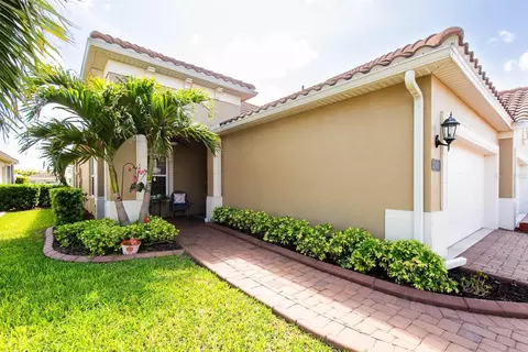 1503 Calle Grand St, Bradenton, FL 34209