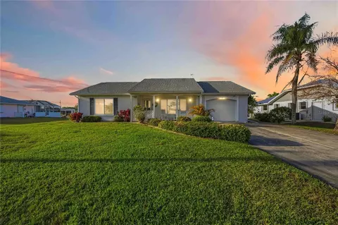 886 E 4th St, Englewood, FL 34223