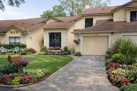 703 Swan Ln, Altamonte Springs, FL 32701