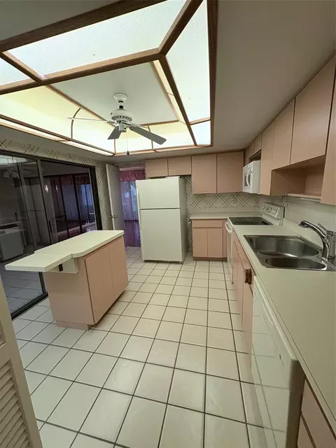 14111 Cypress Cir, Tampa, FL 33618