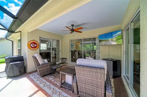 Exterior - 1007 50th St E, Bradenton, FL 34208 photo 4 of 11