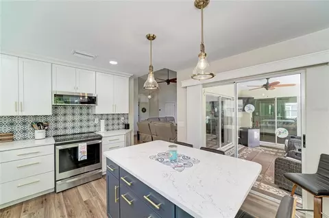Kitchen - 1007 50th St E, Bradenton, FL 34208 photo 4 of 5