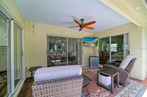 Exterior - 1007 50th St E, Bradenton, FL 34208 photo 5 of 11