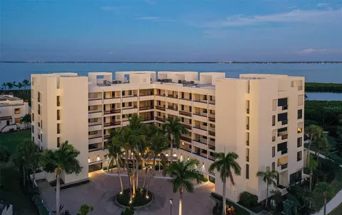 1932 Harbourside Dr #242, Longboat Key, FL 34228