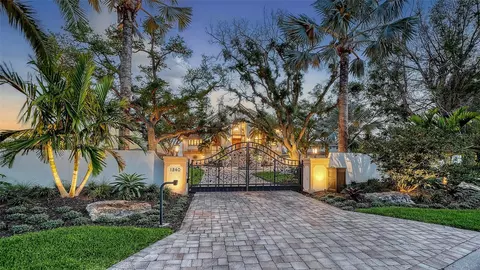 1240 Hillview Dr, Sarasota, FL 34239