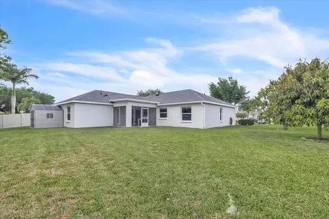Exterior - 3022 45th Way E, Bradenton, FL 34203 photo 9 of 10