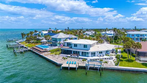 723 Key Royale Dr, Holmes Beach, FL 34217