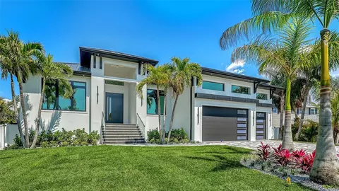 413 Island Cir, Sarasota, FL 34242