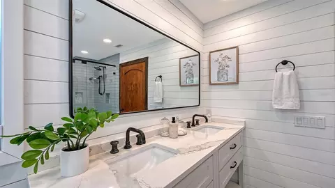 Bath - 6521 219th St E, Bradenton, FL 34211 photo 5 of 9