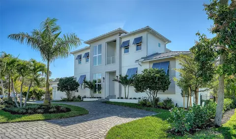 558 Venice Ln, Sarasota, FL 34242
