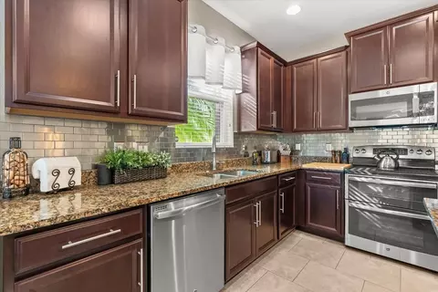 Kitchen - 8036 111th Ter E, Parrish, FL 34219 photo 5 of 7