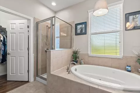 Bath - 8036 111th Ter E, Parrish, FL 34219 photo 2 of 4