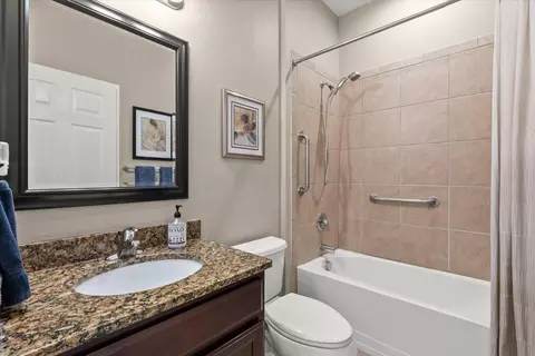 Bath - 8036 111th Ter E, Parrish, FL 34219 photo 3 of 4