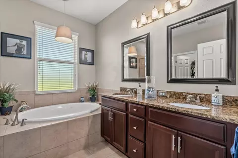 Bath - 8036 111th Ter E, Parrish, FL 34219 photo 1 of 4